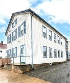 Exterior, Facade, Rowhouse