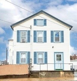 Exterior, Facade, Farmhouse