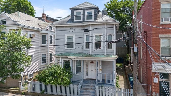 Exterior, Facade, Brick Facade, Queen Anne Victorian