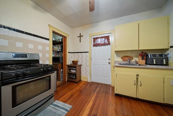 Interior, Kitchen, Stainless Steel Appliances, Wood Texture Flooring