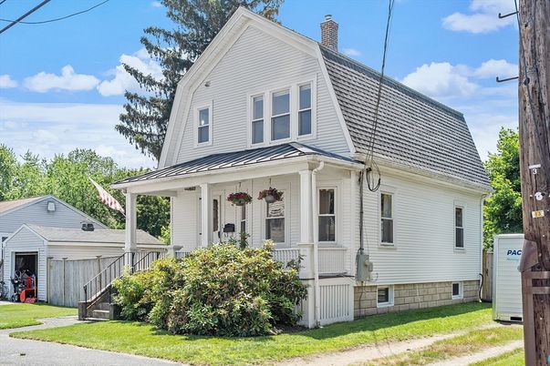 Exterior, Facade, Queen Anne Victorian