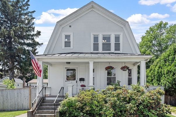 Exterior, Facade, Queen Anne Victorian