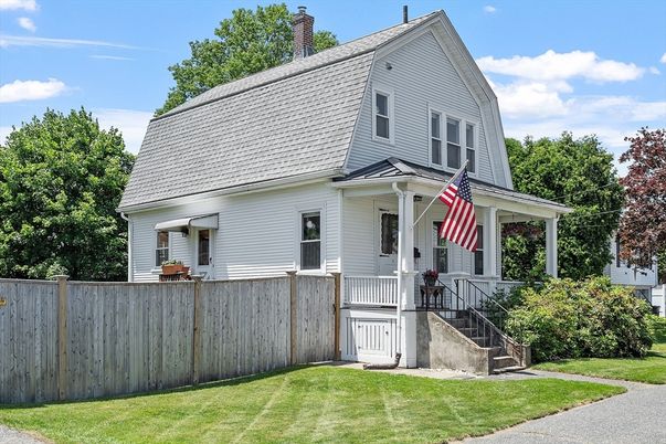 Exterior, Facade, Cape Cod