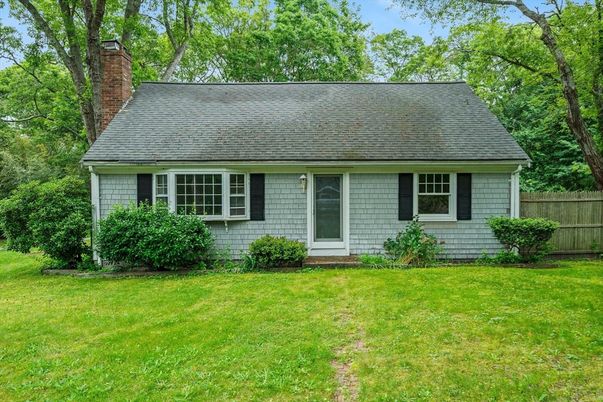 Exterior, Facade, Cape Cod
