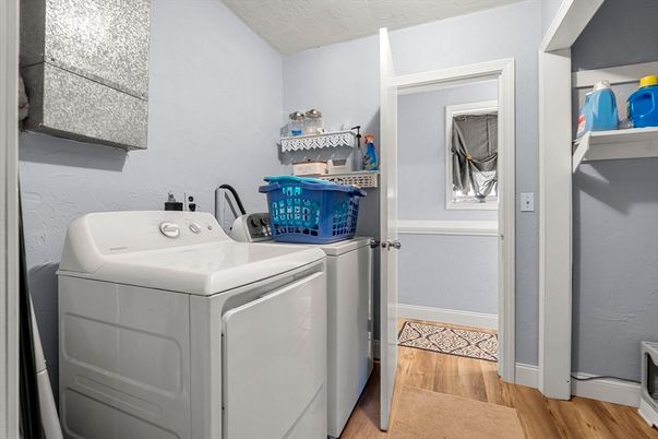 Interior, Washer, Wood Texture Flooring