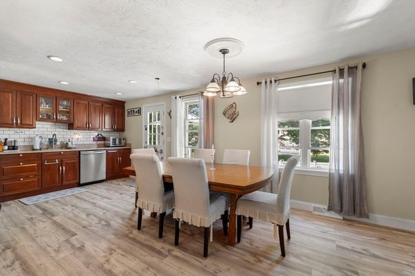Dining room, Interior, Kitchen, Pendant Lights, Recessed Lighting, Wood Texture Flooring
