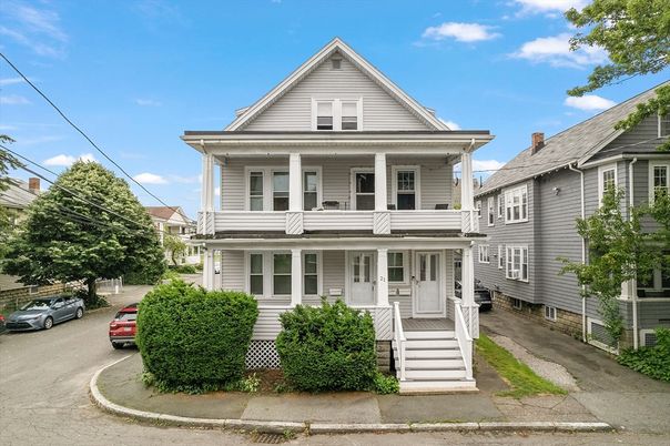 Exterior, Facade, Queen Anne Victorian