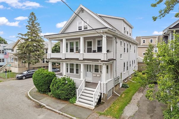 Exterior, Facade, Queen Anne Victorian