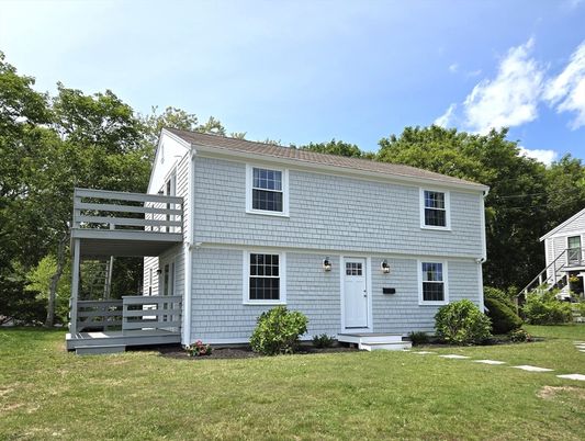 Backyard, Exterior, Facade, Split Level