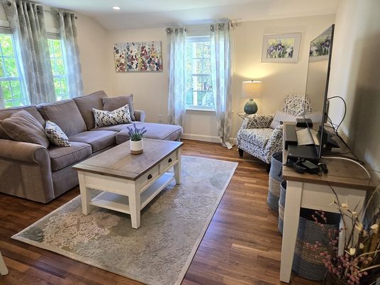 Interior, Living room, Recessed Lighting, Wood Texture Flooring