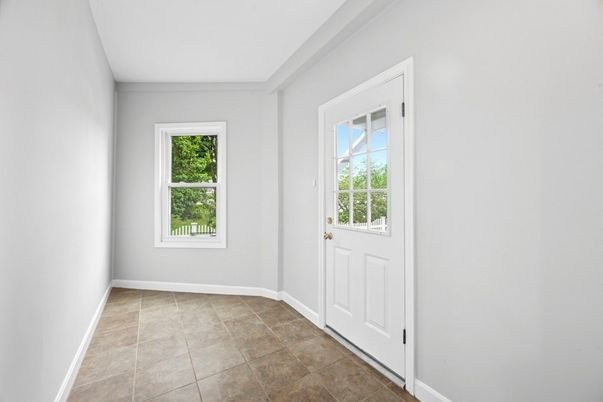 Empty room, Interior