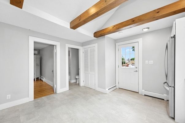 Empty room, Interior, Recessed Lighting, Wooden Beams