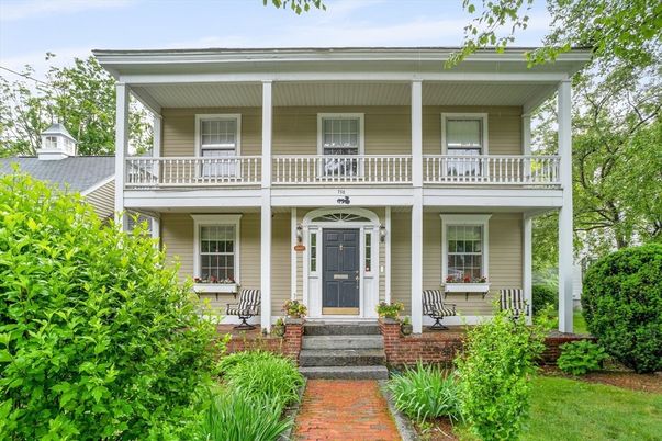 Exterior, Facade, American Foursquare