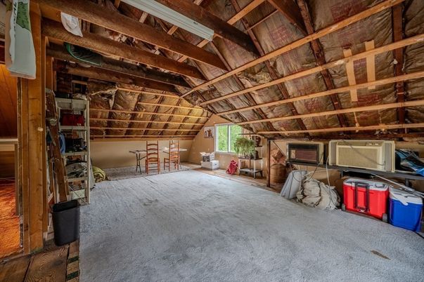 Empty room, Interior, Wooden Beams