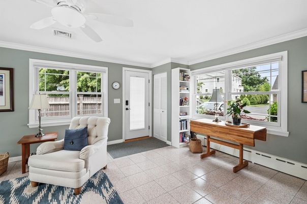 Home Office, Interior