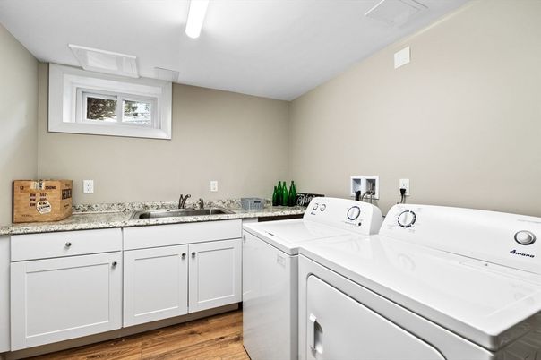 Interior, Washer, Wood Texture Flooring