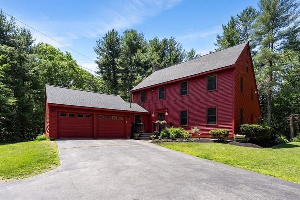 Attached, Exterior, Facade, Cape Cod