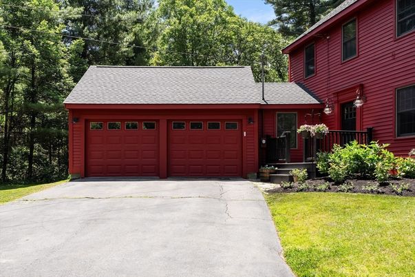 Attached, Exterior, Facade, Cape Cod