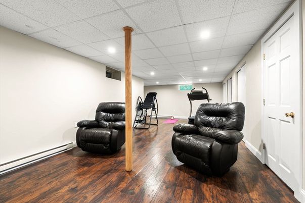 Fitness Equipment, Interior, Recessed Lighting, Wood Texture Flooring