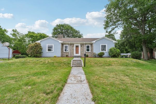 Backyard, Exterior, Facade, Ranch