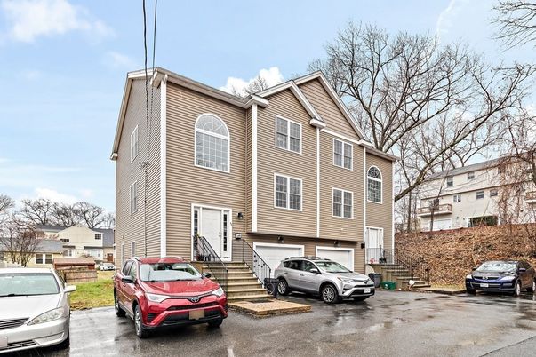Attached, Exterior, Facade, Rowhouse