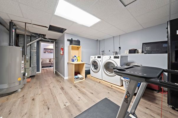 Fitness Equipment, Interior, Recessed Lighting, Washer, Wood Texture Flooring