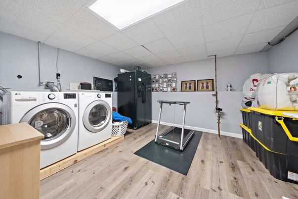Interior, Washer, Wood Texture Flooring