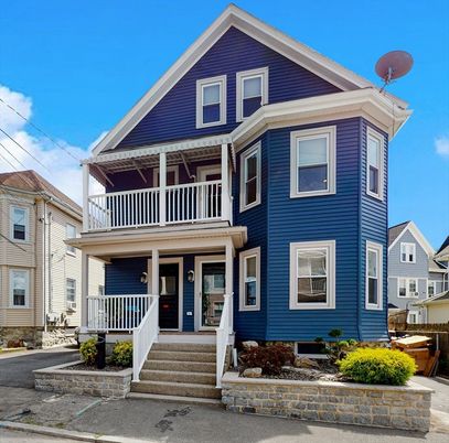 Exterior, Facade, Queen Anne Victorian