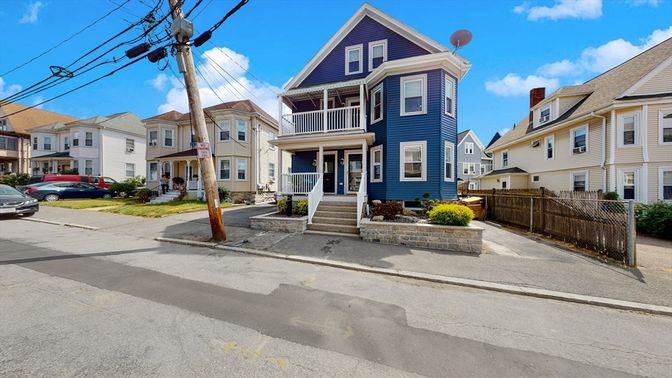 Exterior, Facade, Queen Anne Victorian