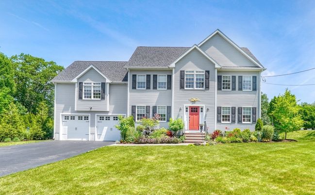 Attached, Exterior, Facade, Farmhouse