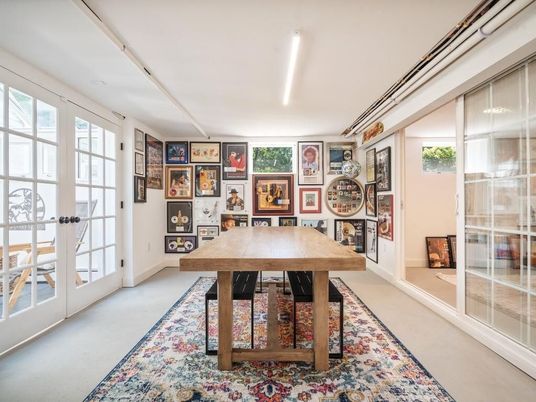 Game Room, Interior