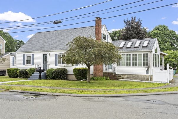 Exterior, Facade, Cape Cod