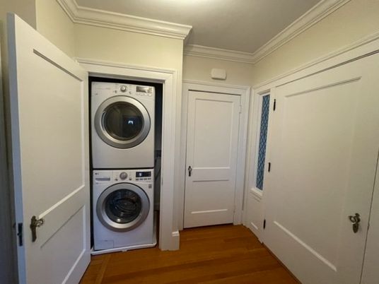 Interior, Utility Closets, Washer, Wood Texture Flooring
