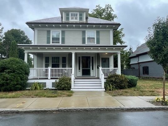 Exterior, Facade, American Foursquare