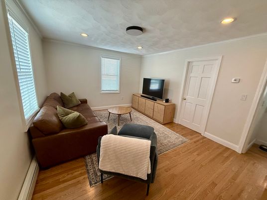 Interior, Living room, Recessed Lighting, Wood Texture Flooring