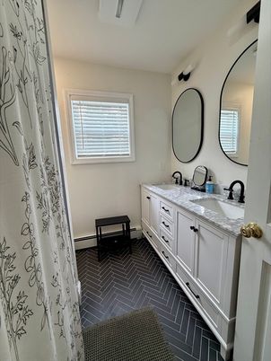 Bathroom, Dual Sink Vanities, Interior