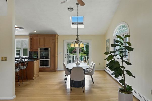 Dining room, Interior, Kitchen, Pendant Lights, Recessed Lighting, Wood Texture Flooring