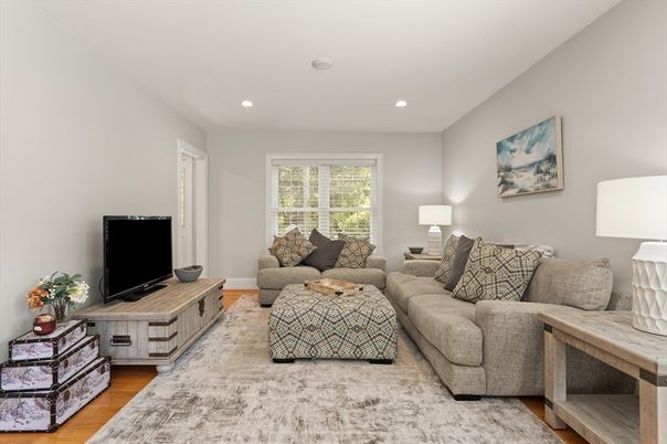 Interior, Living room, Recessed Lighting, Wood Texture Flooring