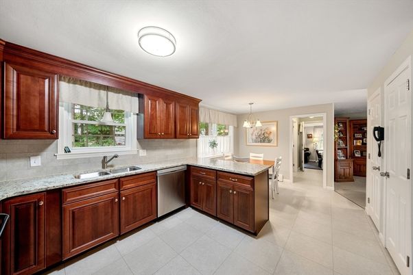 Dining room, Interior, Kitchen, Pendant Lights, Stainless Steel Appliances