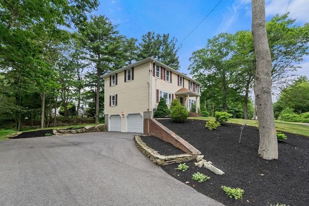 Attached, Exterior, Facade, Raised Ranch