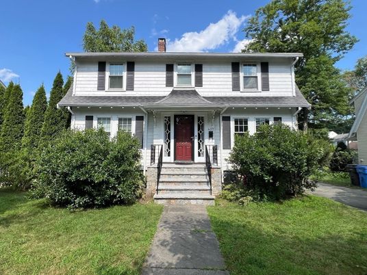 Exterior, Facade, American Foursquare
