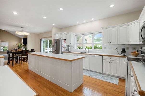 Chandelier, Dining room, Interior, Kitchen, Recessed Lighting, Wood Texture Flooring