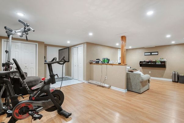 Fitness Equipment, Interior, Recessed Lighting, Wood Texture Flooring