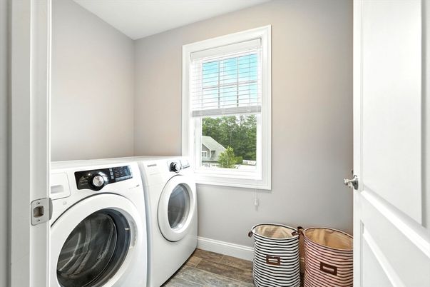 Interior, Washer, Wood Texture Flooring