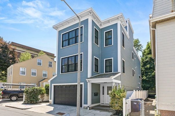 Attached, Exterior, Facade, Rowhouse