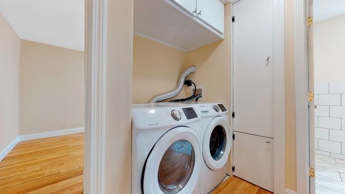 Interior, Utility Closets, Washer, Wood Texture Flooring