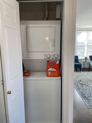 Interior, Utility Closets, Washer, Wood Texture Flooring