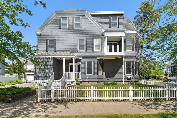 Exterior, Facade, Queen Anne Victorian