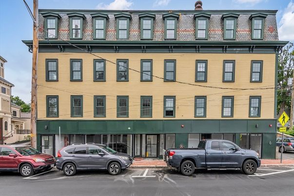 Exterior, Facade, Rowhouse