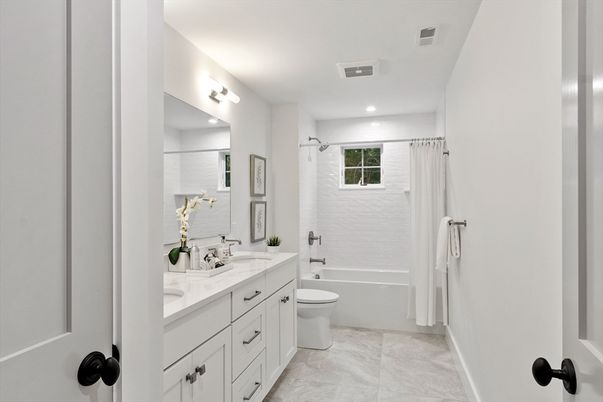 Bathroom, Dual Sink Vanities, Interior, Recessed Lighting